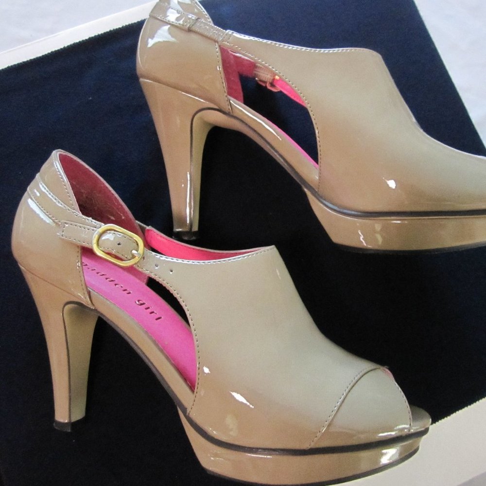 Madden Girl SZ 6.5 Peep Toe Platform Heels Shoes